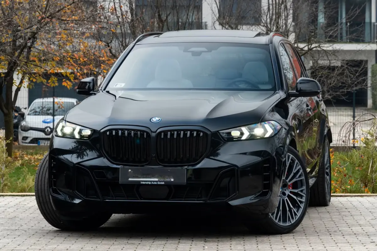 xDrive50e M-SPORT Pro ** LED, GRAU LEDER, NAVI+, PANO, DR.ASS+, TREKH, 22-invh LMV, LUCHT ** Ex BMW - UNFALLFREI ** ** INFORMEER OOK NAAR ONZE AANTREKKELIJKE FINANCIAL-LEASE TARIEVEN **