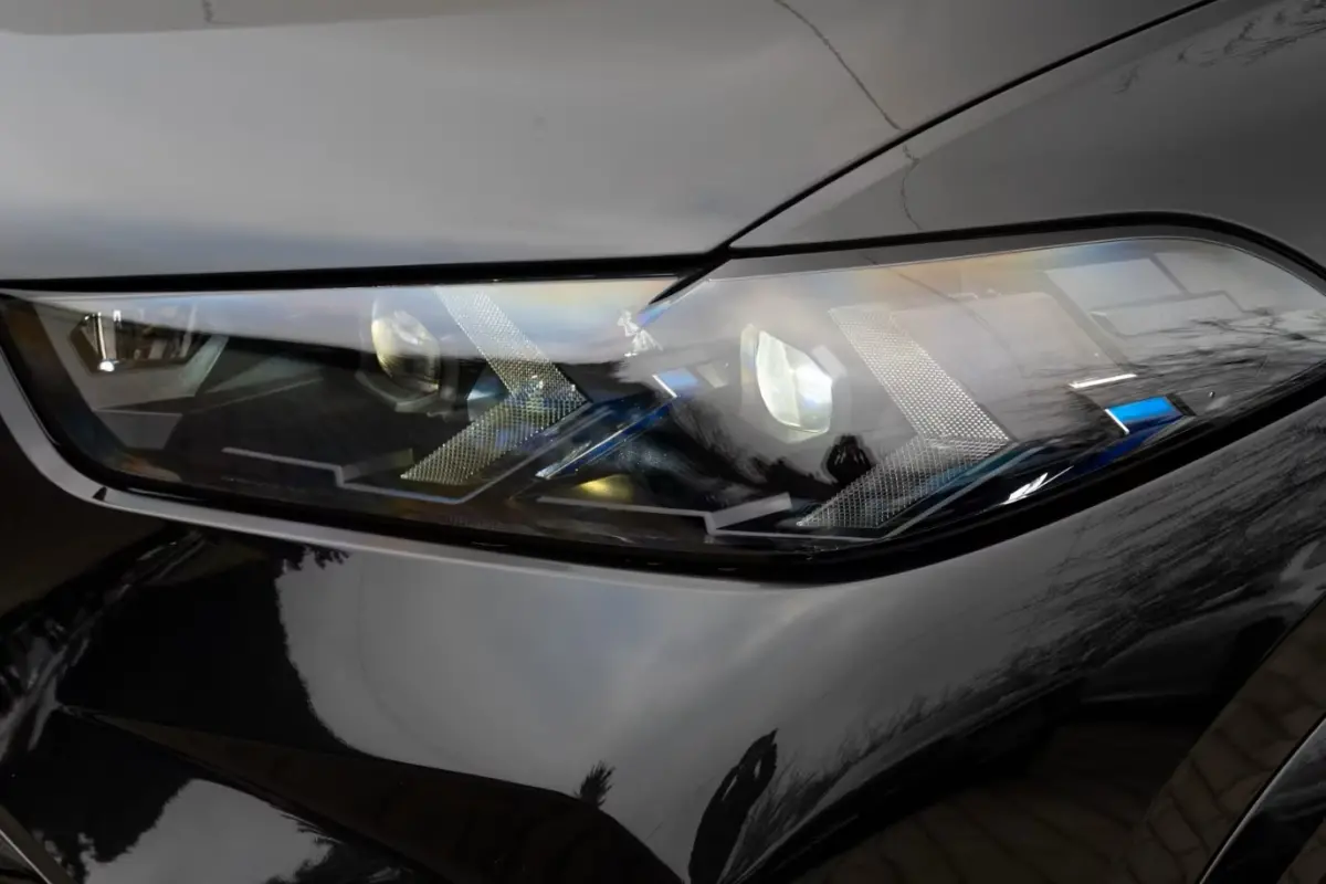 xDrive50e M-SPORT Pro ** LED, GRAU LEDER, NAVI+, PANO, DR.ASS+, TREKH, 22-invh LMV, LUCHT ** Ex BMW - UNFALLFREI ** ** INFORMEER OOK NAAR ONZE AANTREKKELIJKE FINANCIAL-LEASE TARIEVEN **