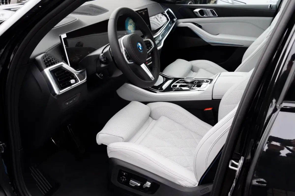 xDrive50e M-SPORT Pro ** LED, GRAU LEDER, NAVI+, PANO, DR.ASS+, TREKH, 22-invh LMV, LUCHT ** Ex BMW - UNFALLFREI ** ** INFORMEER OOK NAAR ONZE AANTREKKELIJKE FINANCIAL-LEASE TARIEVEN **