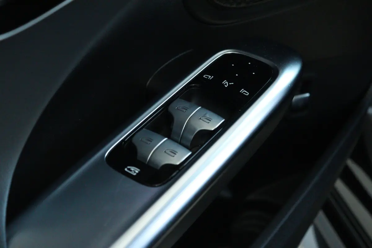 300 AMG Line | Cruise Control | Trekhaak | Stoelverwarming | Navi | Carplay | Sfeerverlichting | 19 Inch | LED | Camera |