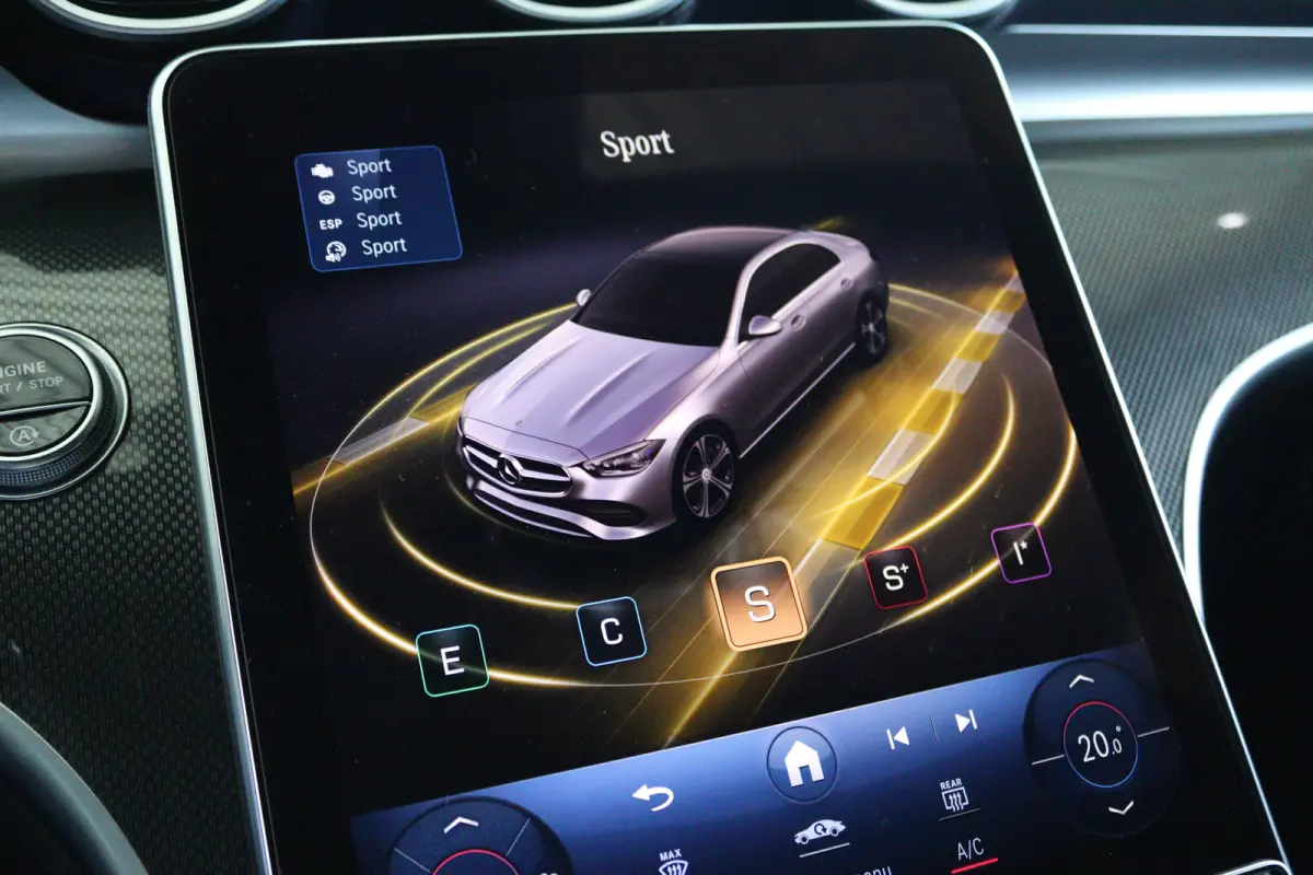 300 AMG Line | Cruise Control | Trekhaak | Stoelverwarming | Navi | Carplay | Sfeerverlichting | 19 Inch | LED | Camera |
