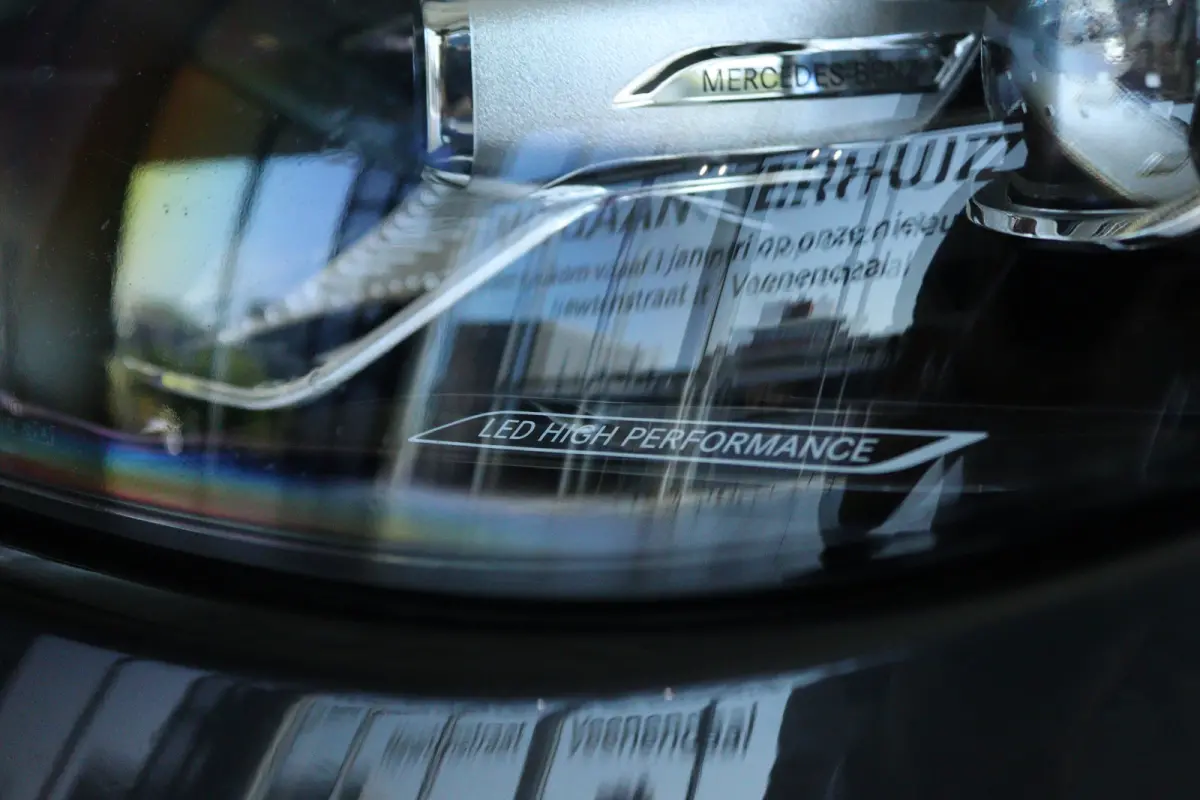 300 AMG Line | Cruise Control | Trekhaak | Stoelverwarming | Navi | Carplay | Sfeerverlichting | 19 Inch | LED | Camera |