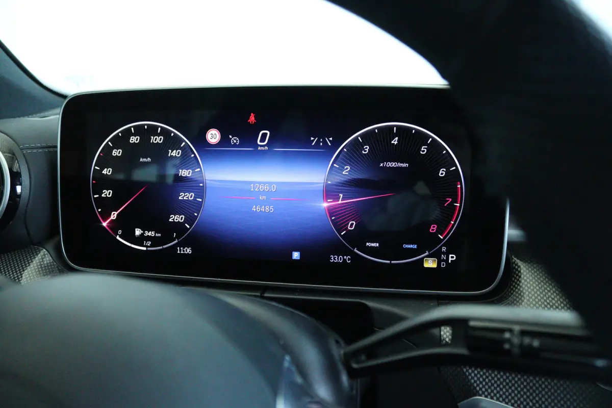 300 AMG Line | Cruise Control | Trekhaak | Stoelverwarming | Navi | Carplay | Sfeerverlichting | 19 Inch | LED | Camera |