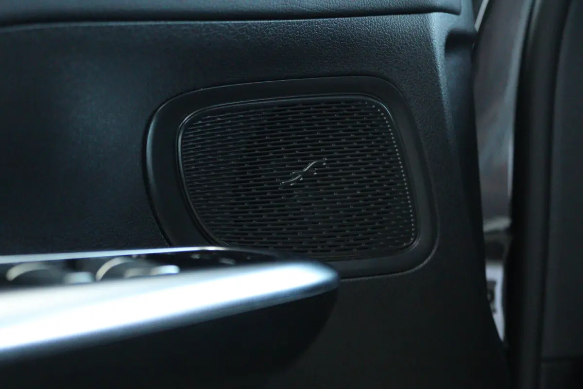 300 AMG Line | Cruise Control | Trekhaak | Stoelverwarming | Navi | Carplay | Sfeerverlichting | 19 Inch | LED | Camera |