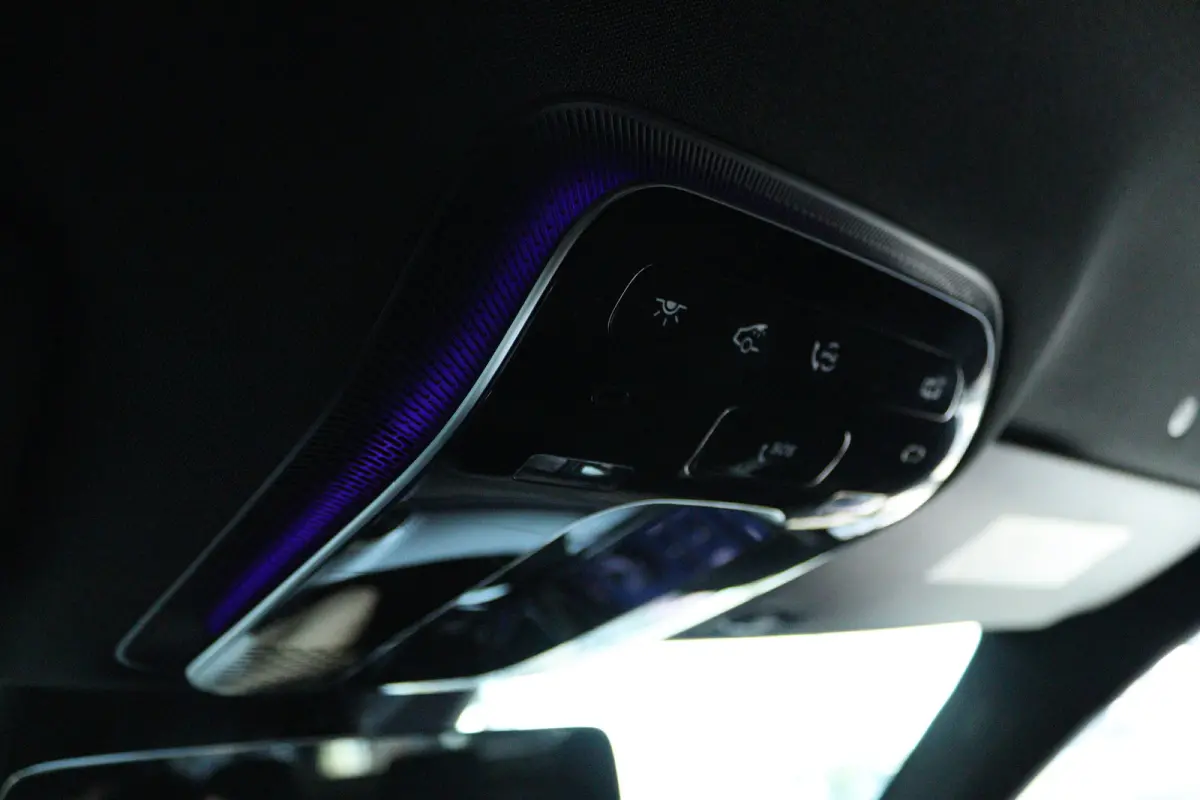 300 AMG Line | Cruise Control | Trekhaak | Stoelverwarming | Navi | Carplay | Sfeerverlichting | 19 Inch | LED | Camera |