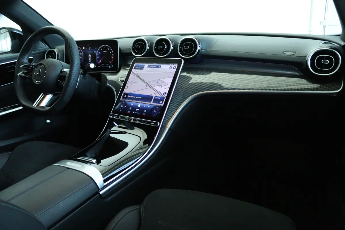 300 AMG Line | Cruise Control | Trekhaak | Stoelverwarming | Navi | Carplay | Sfeerverlichting | 19 Inch | LED | Camera |