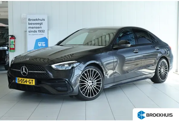 300 AMG Line | Cruise Control | Trekhaak | Stoelverwarming | Navi | Carplay | Sfeerverlichting | 19 Inch | LED | Camera |