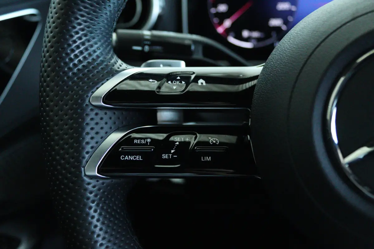 300 AMG Line | Cruise Control | Trekhaak | Stoelverwarming | Navi | Carplay | Sfeerverlichting | 19 Inch | LED | Camera |