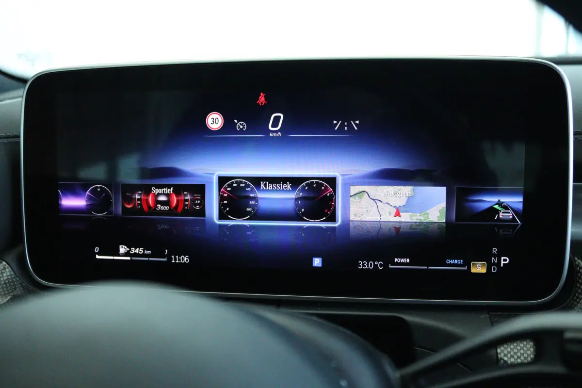 300 AMG Line | Cruise Control | Trekhaak | Stoelverwarming | Navi | Carplay | Sfeerverlichting | 19 Inch | LED | Camera |