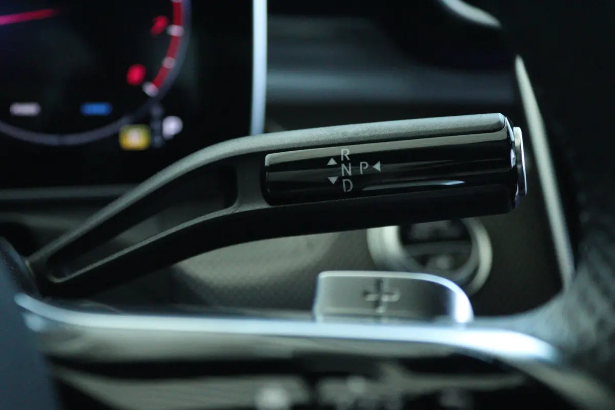 300 AMG Line | Cruise Control | Trekhaak | Stoelverwarming | Navi | Carplay | Sfeerverlichting | 19 Inch | LED | Camera |