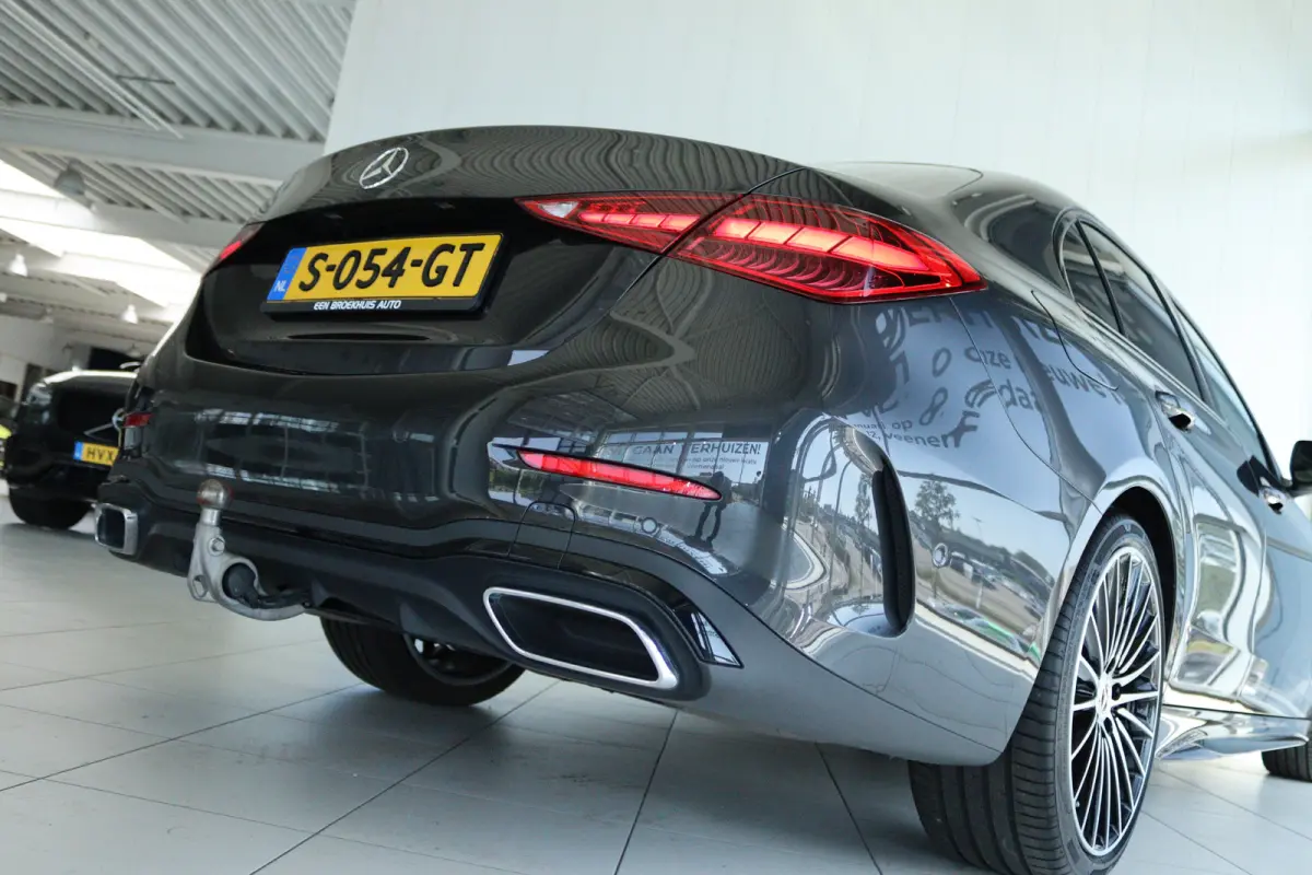 300 AMG Line | Cruise Control | Trekhaak | Stoelverwarming | Navi | Carplay | Sfeerverlichting | 19 Inch | LED | Camera |