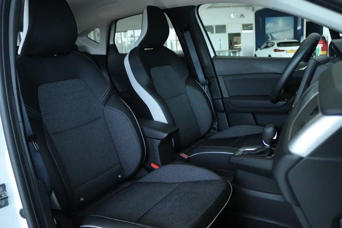 1.6 E-Tech plug-in hybrid 160 techno | Cruise Control | Climate Control | Camera | Navigatie | Carplay | LED | Keyless | LMV