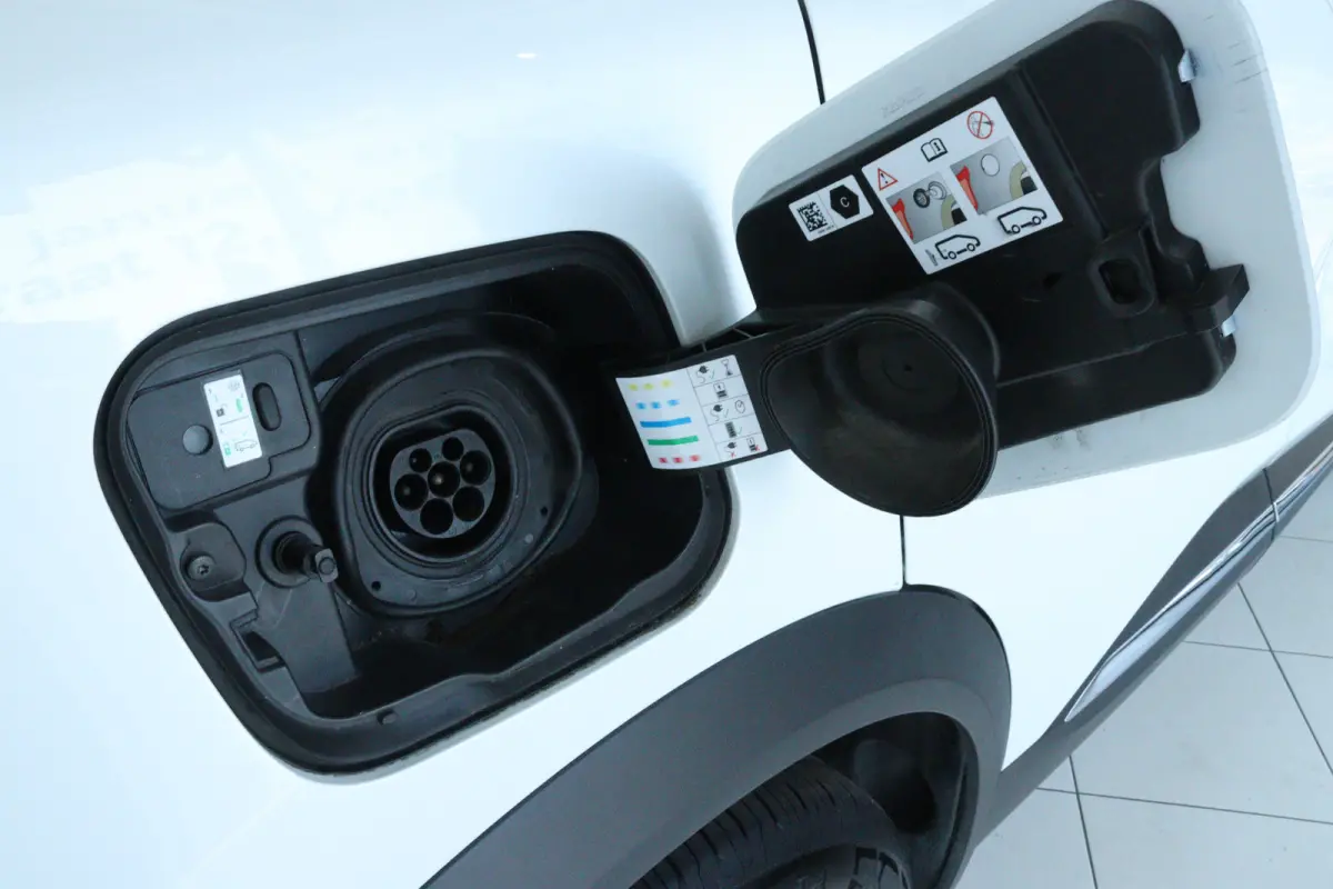 1.6 E-Tech plug-in hybrid 160 techno | Cruise Control | Climate Control | Camera | Navigatie | Carplay | LED | Keyless | LMV