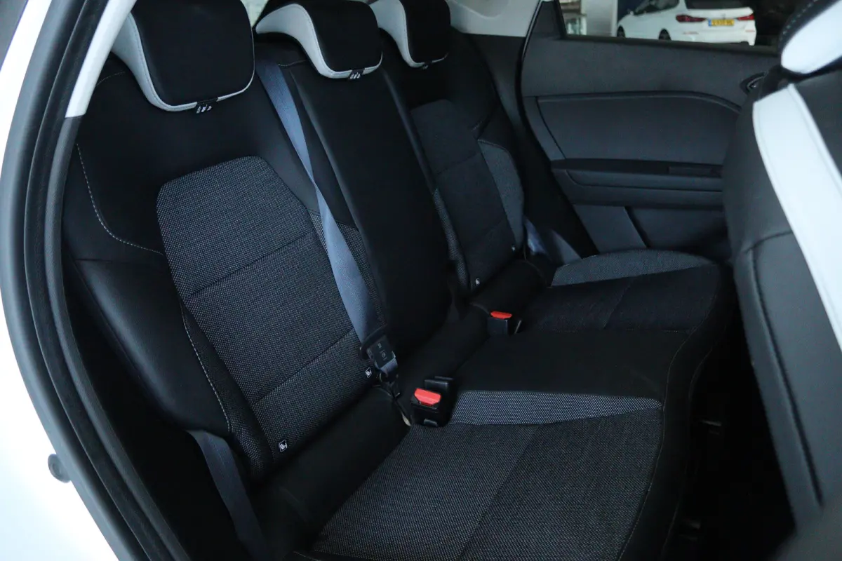 1.6 E-Tech plug-in hybrid 160 techno | Cruise Control | Climate Control | Camera | Navigatie | Carplay | LED | Keyless | LMV