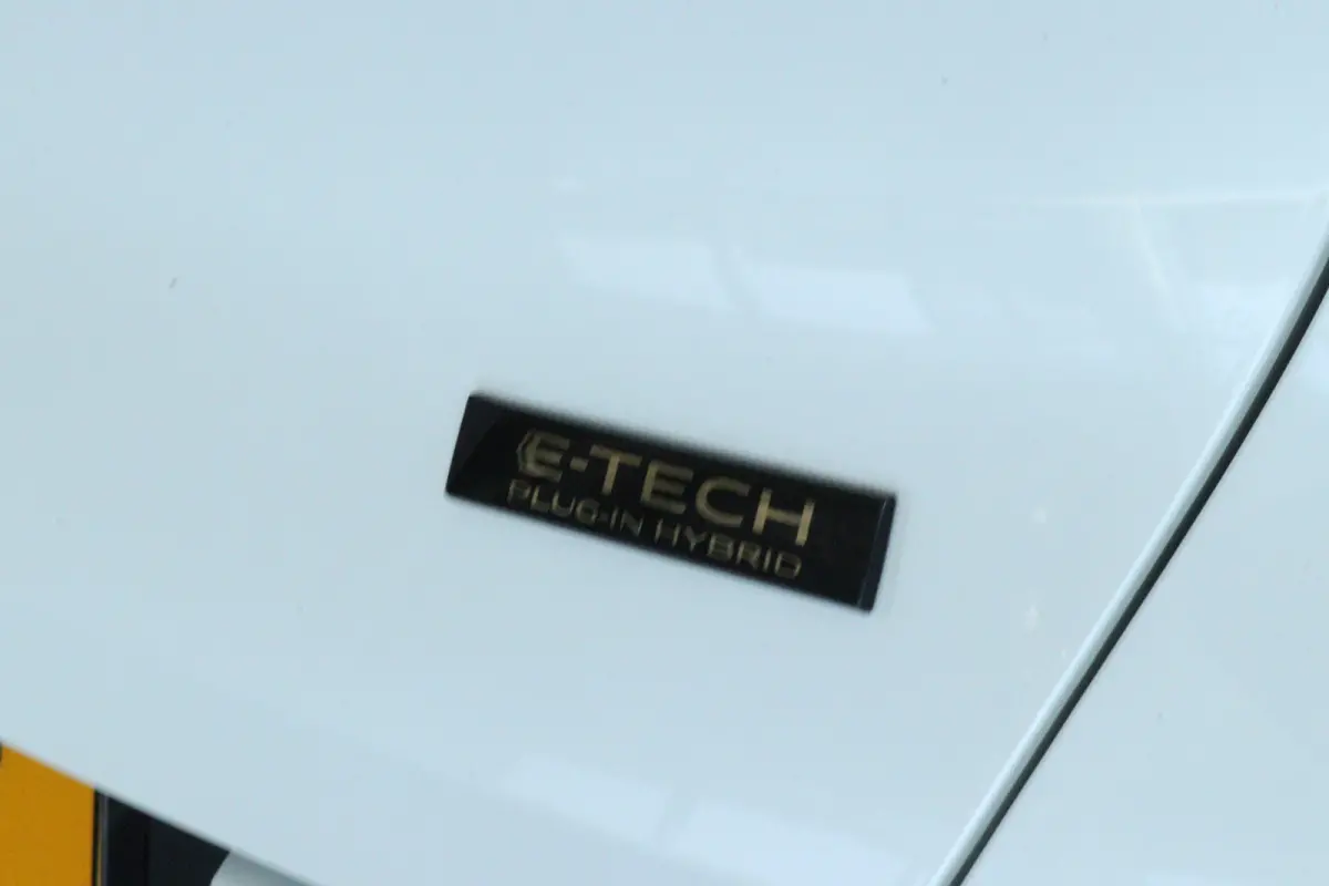 1.6 E-Tech plug-in hybrid 160 techno | Cruise Control | Climate Control | Camera | Navigatie | Carplay | LED | Keyless | LMV