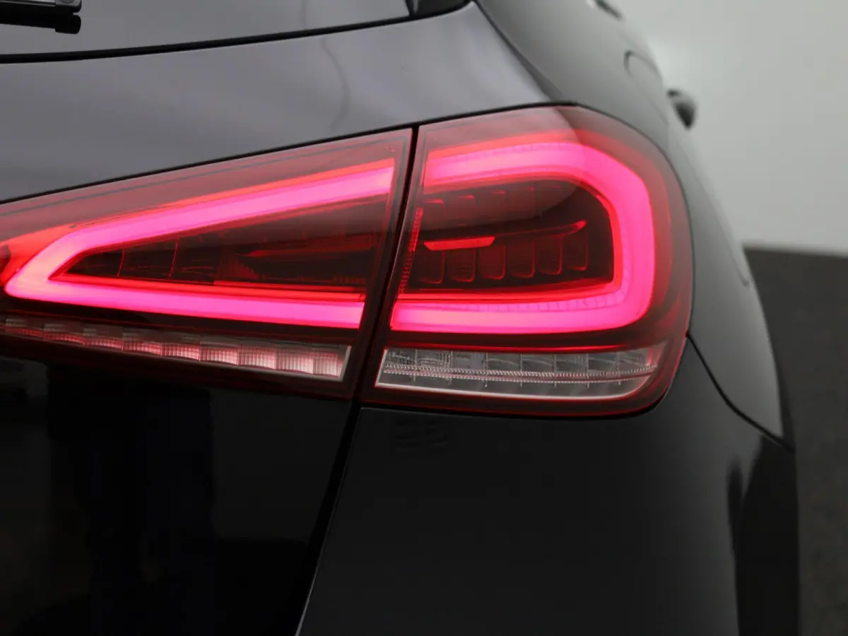 A 250 e Business Solution | ACHTERTUITRIJCAMERA | NAVIGATIE | PARKEERSENSOREN | HALF-LEDER | WIDESCREEN | STOELVERWARMING | LED VERLICHTING | DAB RADIO | LICHTMETALEN VELGEN |