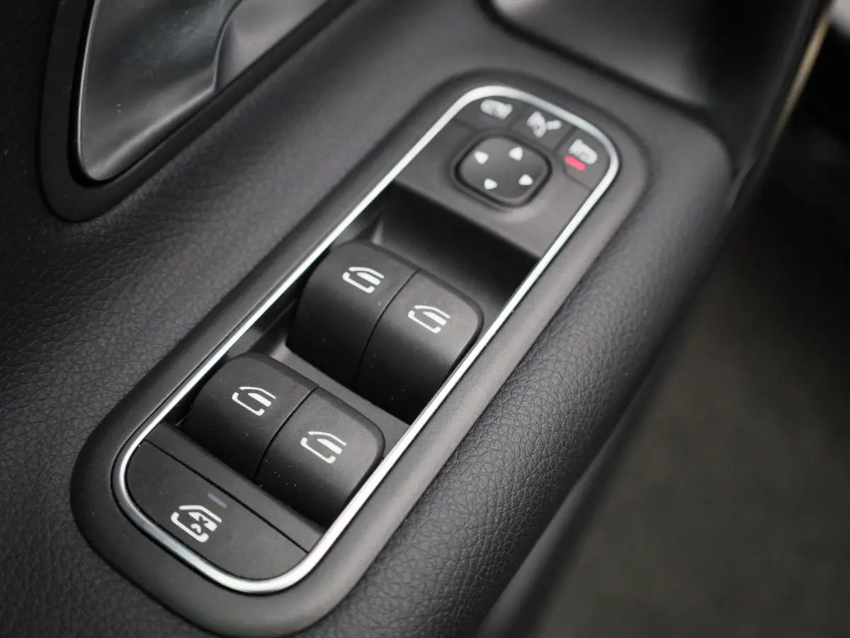 A 250 e Business Solution | ACHTERTUITRIJCAMERA | NAVIGATIE | PARKEERSENSOREN | HALF-LEDER | WIDESCREEN | STOELVERWARMING | LED VERLICHTING | DAB RADIO | LICHTMETALEN VELGEN |
