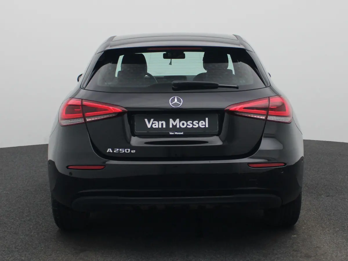 A 250 e Business Solution | ACHTERTUITRIJCAMERA | NAVIGATIE | PARKEERSENSOREN | HALF-LEDER | WIDESCREEN | STOELVERWARMING | LED VERLICHTING | DAB RADIO | LICHTMETALEN VELGEN |