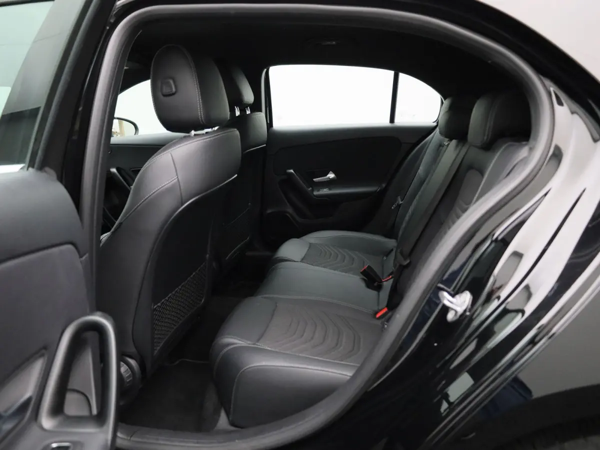 A 250 e Business Solution | ACHTERTUITRIJCAMERA | NAVIGATIE | PARKEERSENSOREN | HALF-LEDER | WIDESCREEN | STOELVERWARMING | LED VERLICHTING | DAB RADIO | LICHTMETALEN VELGEN |