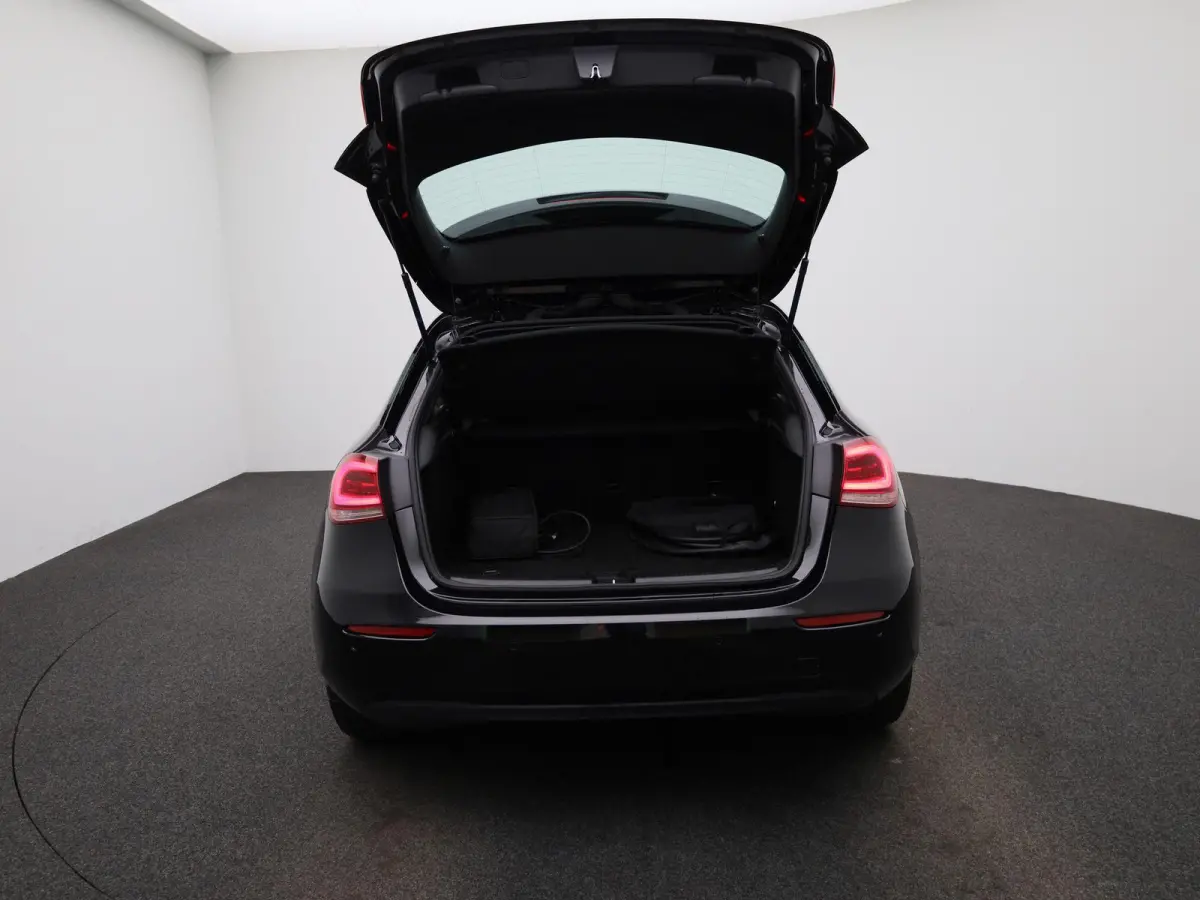 A 250 e Business Solution | ACHTERTUITRIJCAMERA | NAVIGATIE | PARKEERSENSOREN | HALF-LEDER | WIDESCREEN | STOELVERWARMING | LED VERLICHTING | DAB RADIO | LICHTMETALEN VELGEN |