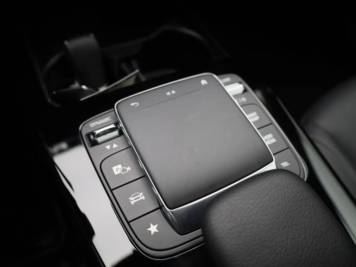 A 250 e Business Solution | ACHTERTUITRIJCAMERA | NAVIGATIE | PARKEERSENSOREN | HALF-LEDER | WIDESCREEN | STOELVERWARMING | LED VERLICHTING | DAB RADIO | LICHTMETALEN VELGEN |