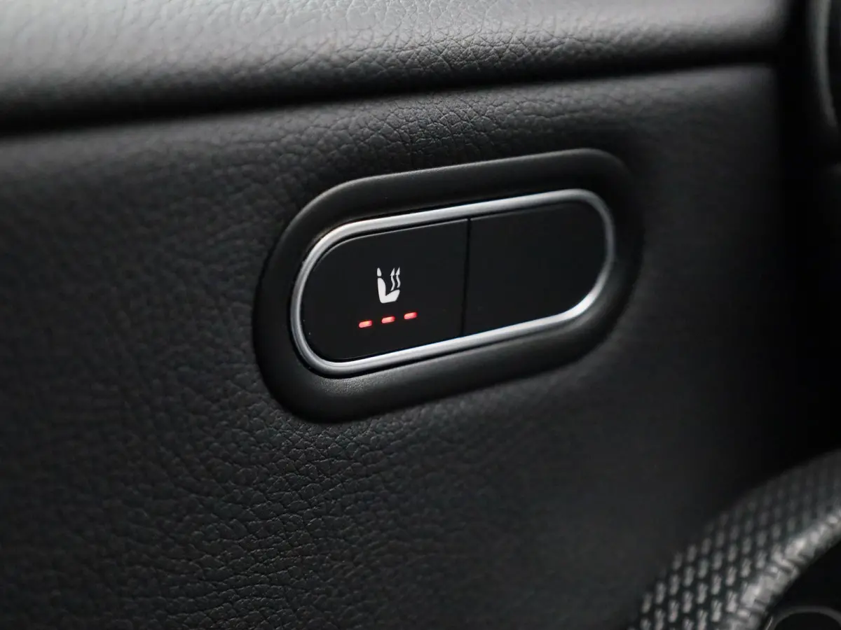 A 250 e Business Solution | ACHTERTUITRIJCAMERA | NAVIGATIE | PARKEERSENSOREN | HALF-LEDER | WIDESCREEN | STOELVERWARMING | LED VERLICHTING | DAB RADIO | LICHTMETALEN VELGEN |