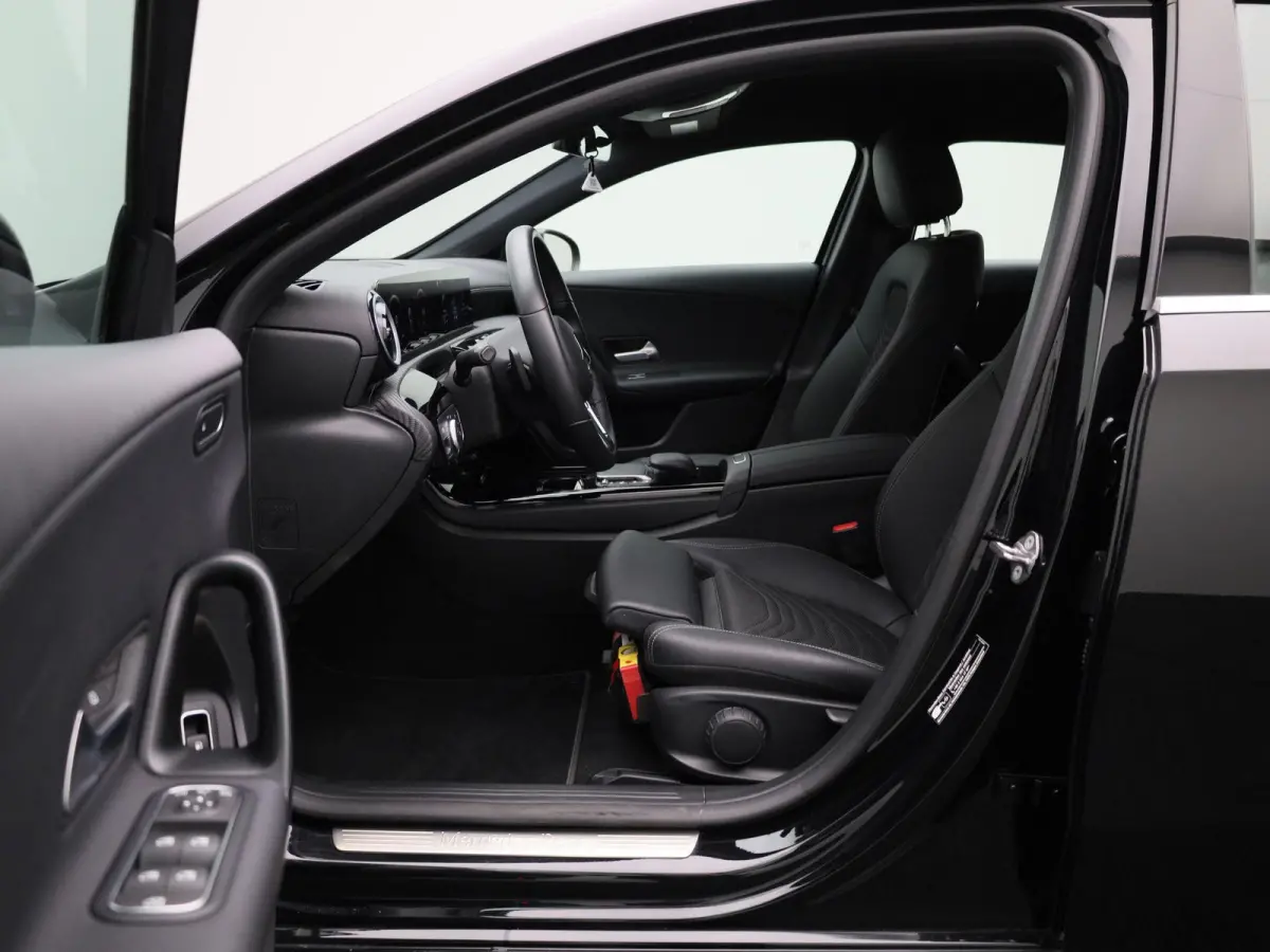 A 250 e Business Solution | ACHTERTUITRIJCAMERA | NAVIGATIE | PARKEERSENSOREN | HALF-LEDER | WIDESCREEN | STOELVERWARMING | LED VERLICHTING | DAB RADIO | LICHTMETALEN VELGEN |