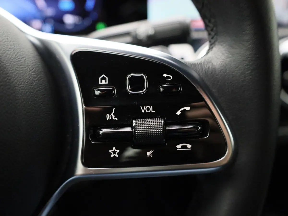 A 250 e Business Solution | ACHTERTUITRIJCAMERA | NAVIGATIE | PARKEERSENSOREN | HALF-LEDER | WIDESCREEN | STOELVERWARMING | LED VERLICHTING | DAB RADIO | LICHTMETALEN VELGEN |