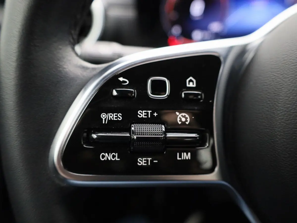 A 250 e Business Solution | ACHTERTUITRIJCAMERA | NAVIGATIE | PARKEERSENSOREN | HALF-LEDER | WIDESCREEN | STOELVERWARMING | LED VERLICHTING | DAB RADIO | LICHTMETALEN VELGEN |