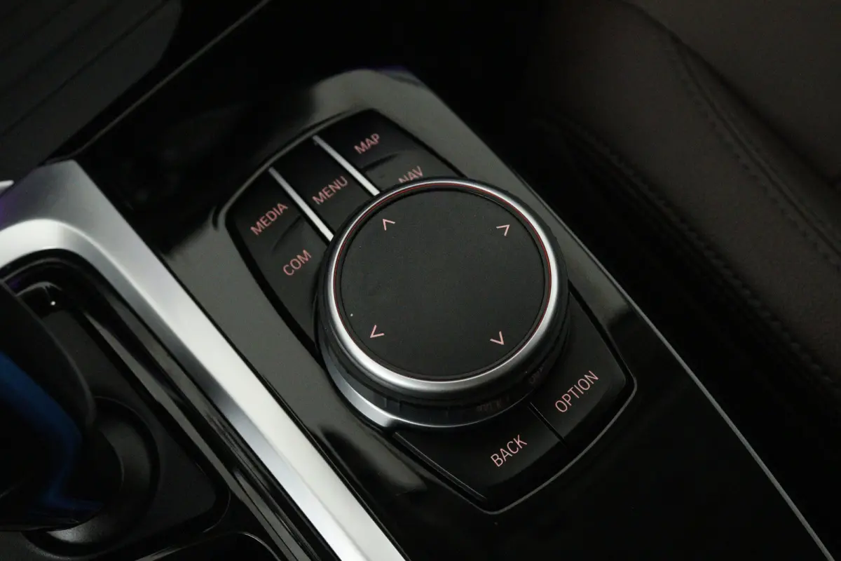 Executive 80 kWh (PANORAMADAK, SFEERVERLICHTING, ADAPTIVE CRUISE, AUTOPILOT, STOELVERWARMING, 1e EIGENAAR)