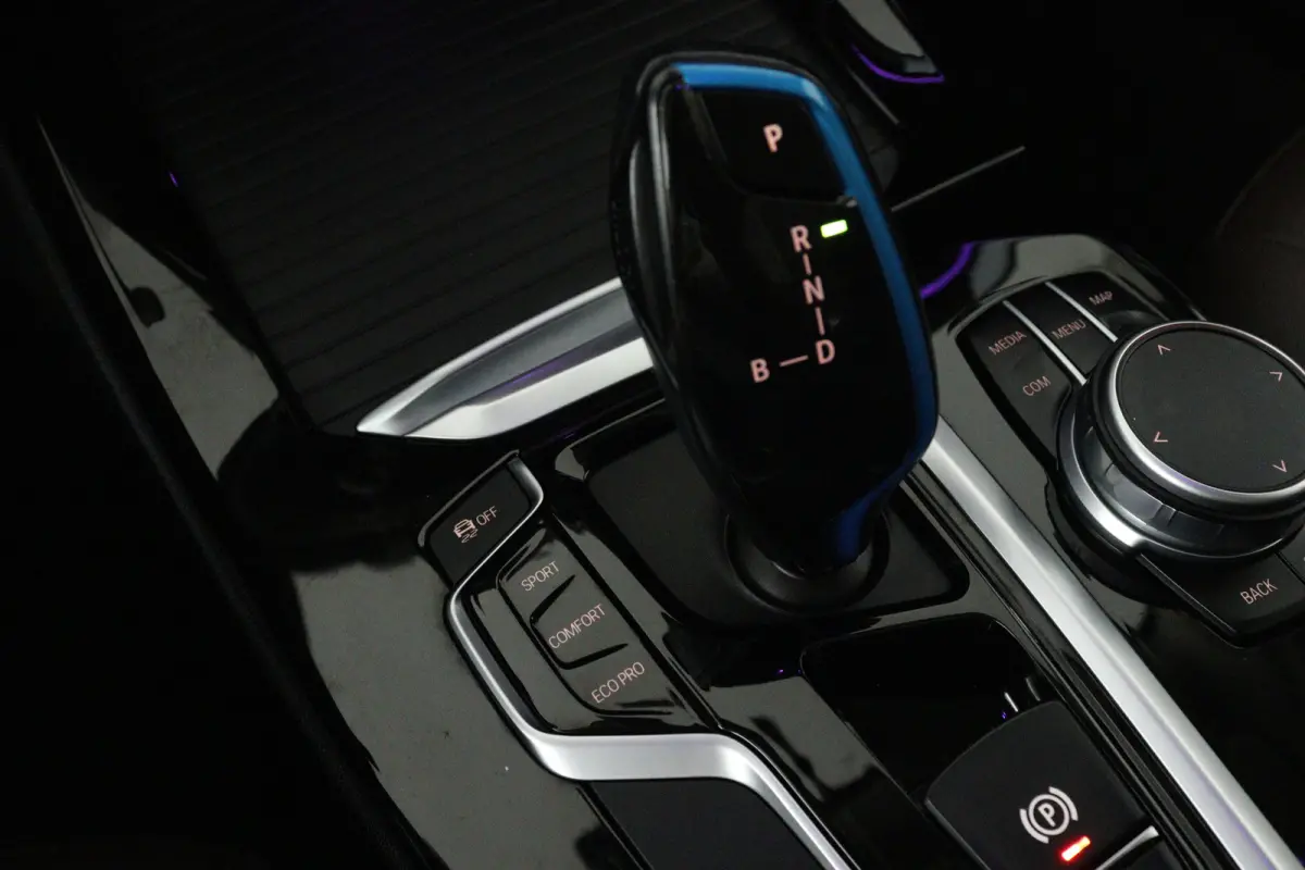 Executive 80 kWh (PANORAMADAK, SFEERVERLICHTING, ADAPTIVE CRUISE, AUTOPILOT, STOELVERWARMING, 1e EIGENAAR)
