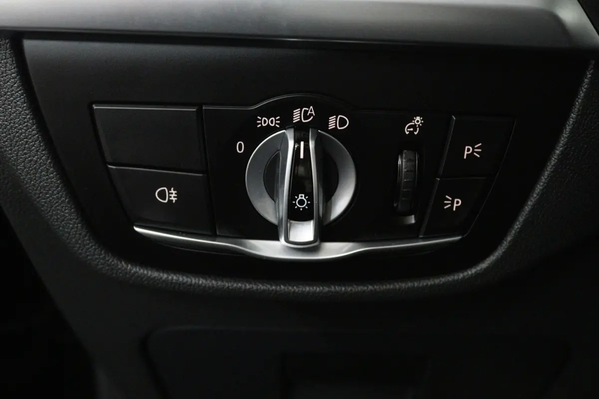 Executive 80 kWh (PANORAMADAK, SFEERVERLICHTING, ADAPTIVE CRUISE, AUTOPILOT, STOELVERWARMING, 1e EIGENAAR)