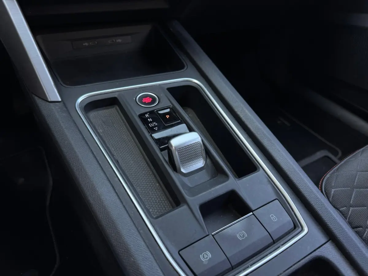 1.5 eTSI FR | Digital Cockpit | LED | Sfeerverlichting | CarPlay | Navigatie | Cruise