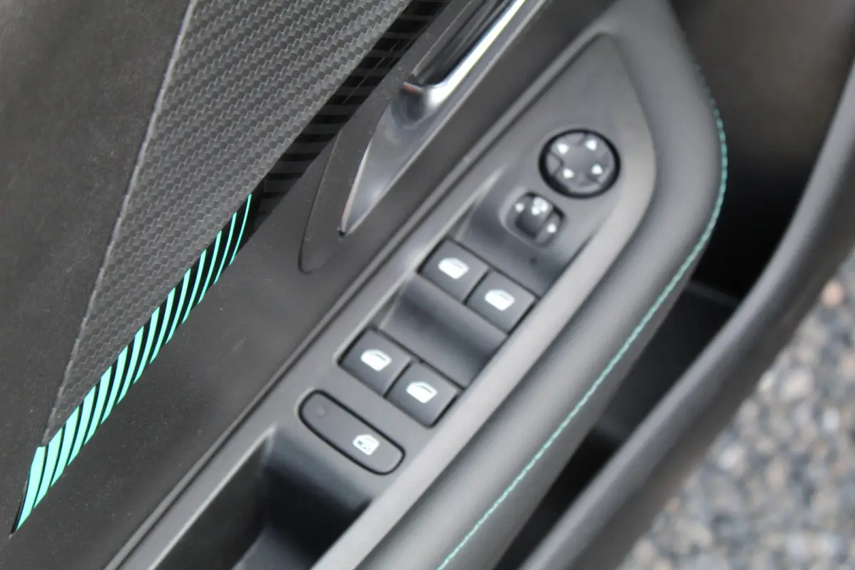 1.2 101Pk PureTech Allure Automaat | Origineel Nederlands