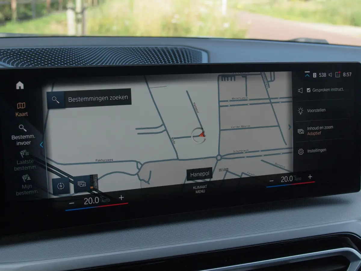 318i | Facelift model | Apple Carplay | Parkeersensoren | Sportstoelen | 19 Inch | NL-Auto |