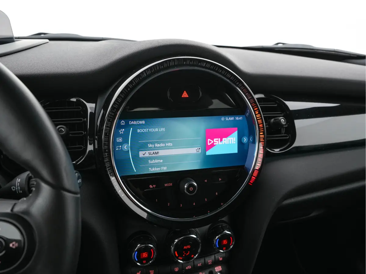 MINI Yours 33 kWh [3-Fase-11kW] {SoH-95%} (INCL-BTW) Aut. *HEATPUMP | LEATHER | HARMAN/KARDON | DIGI-COCKPIT | HEAD-UP | FULL-LED | NAVI-FULLMAP | HEATED-SPORTSEATS | DAB | CRUISE | KEYLESS 