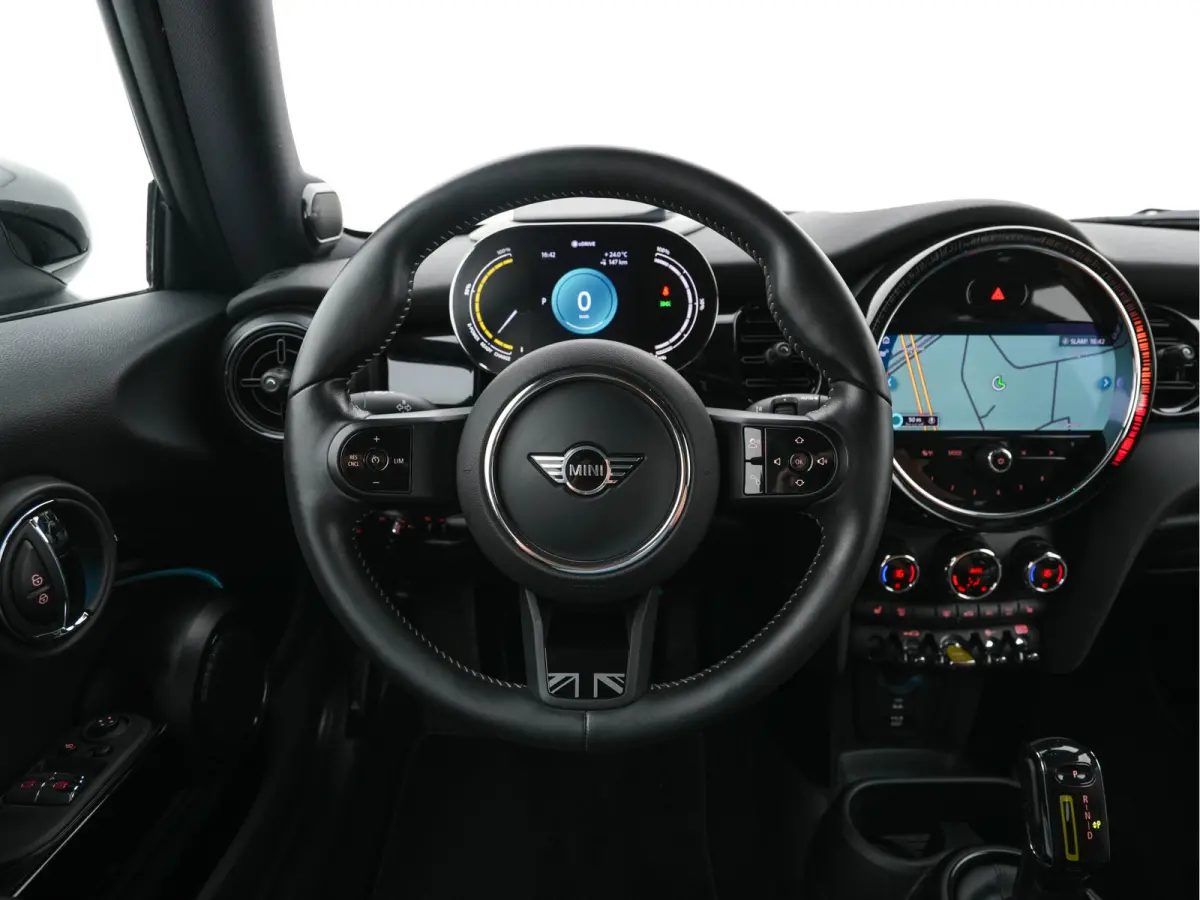 MINI Yours 33 kWh [3-Fase-11kW] {SoH-95%} (INCL-BTW) Aut. *HEATPUMP | LEATHER | HARMAN/KARDON | DIGI-COCKPIT | HEAD-UP | FULL-LED | NAVI-FULLMAP | HEATED-SPORTSEATS | DAB | CRUISE | KEYLESS 