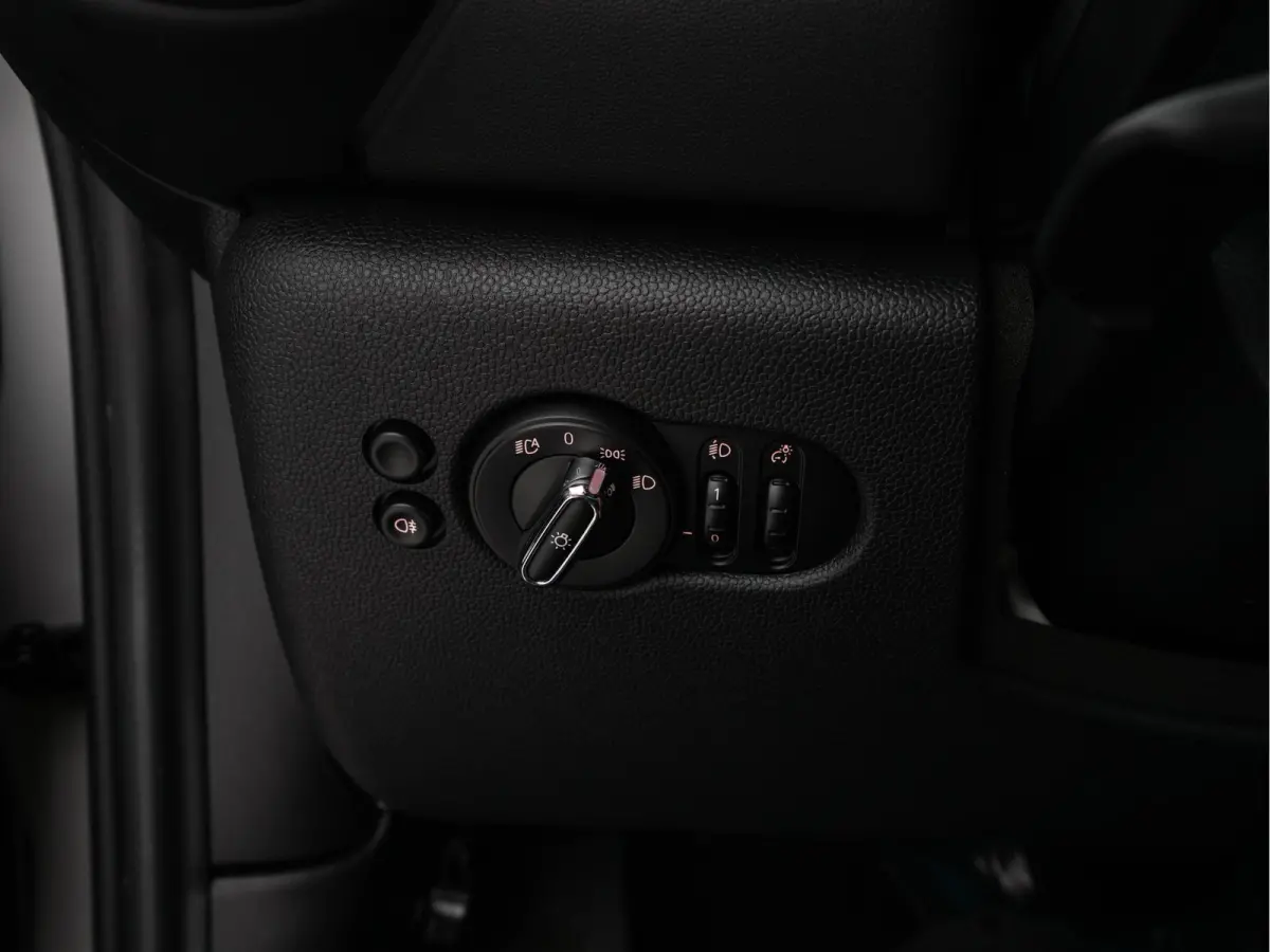 MINI Yours 33 kWh [3-Fase-11kW] {SoH-95%} (INCL-BTW) Aut. *HEATPUMP | LEATHER | HARMAN/KARDON | DIGI-COCKPIT | HEAD-UP | FULL-LED | NAVI-FULLMAP | HEATED-SPORTSEATS | DAB | CRUISE | KEYLESS 