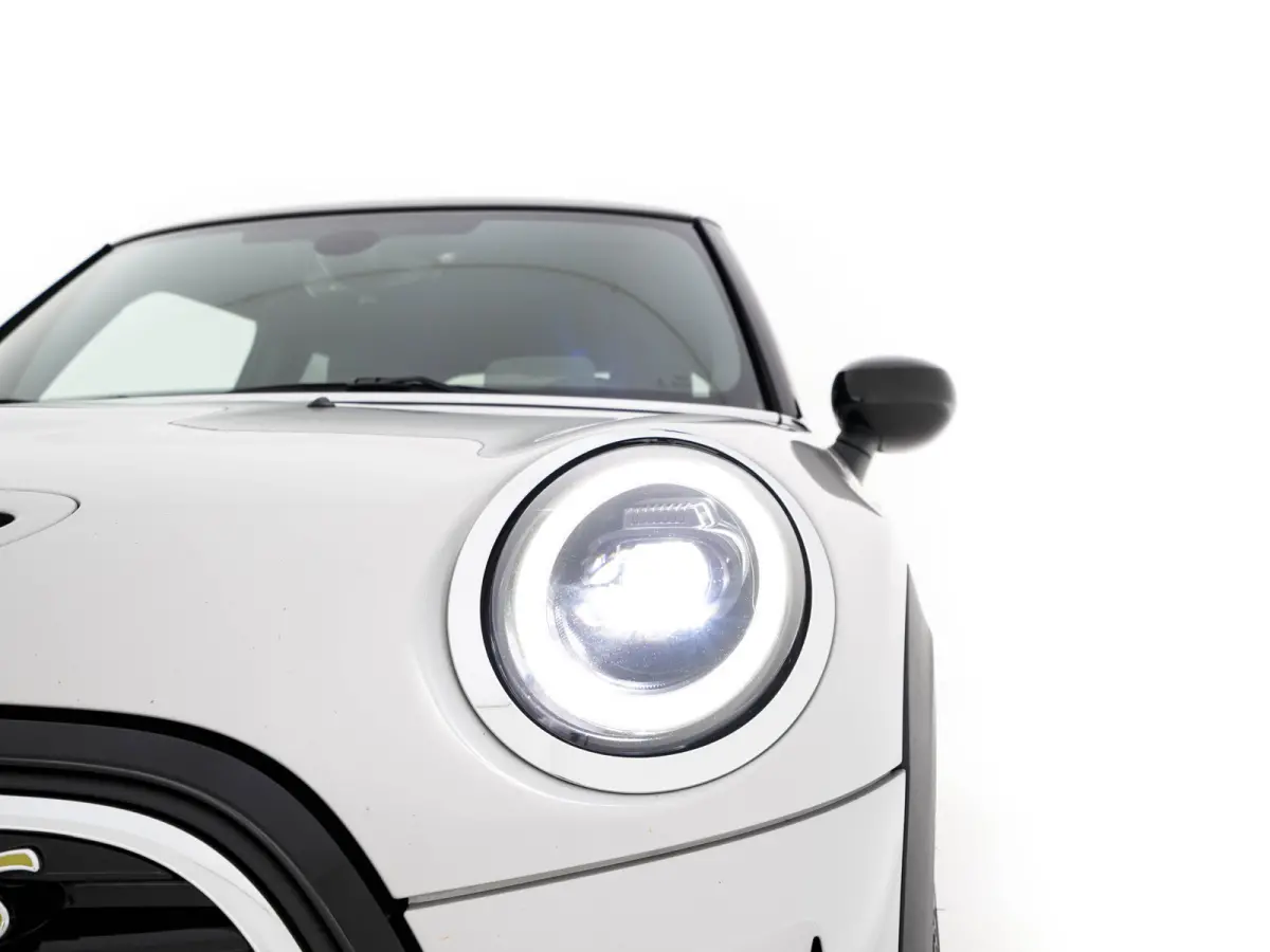 MINI Yours 33 kWh [3-Fase-11kW] {SoH-95%} (INCL-BTW) Aut. *HEATPUMP | LEATHER | HARMAN/KARDON | DIGI-COCKPIT | HEAD-UP | FULL-LED | NAVI-FULLMAP | HEATED-SPORTSEATS | DAB | CRUISE | KEYLESS 