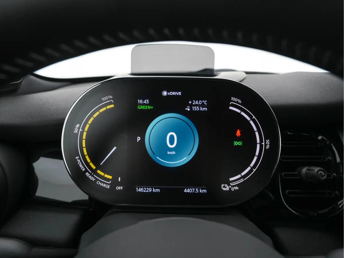 MINI Yours 33 kWh [3-Fase-11kW] {SoH-95%} (INCL-BTW) Aut. *HEATPUMP | LEATHER | HARMAN/KARDON | DIGI-COCKPIT | HEAD-UP | FULL-LED | NAVI-FULLMAP | HEATED-SPORTSEATS | DAB | CRUISE | KEYLESS 