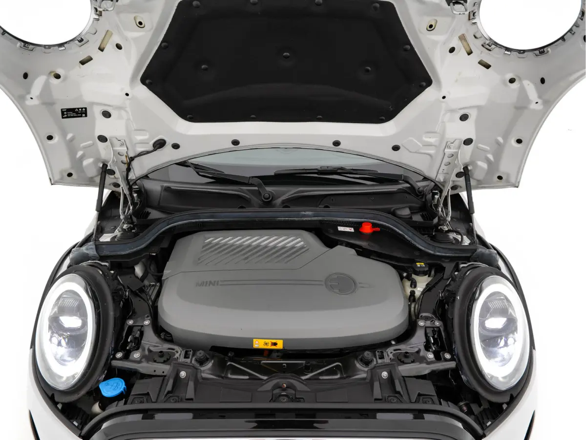 MINI Yours 33 kWh [3-Fase-11kW] {SoH-95%} (INCL-BTW) Aut. *HEATPUMP | LEATHER | HARMAN/KARDON | DIGI-COCKPIT | HEAD-UP | FULL-LED | NAVI-FULLMAP | HEATED-SPORTSEATS | DAB | CRUISE | KEYLESS 