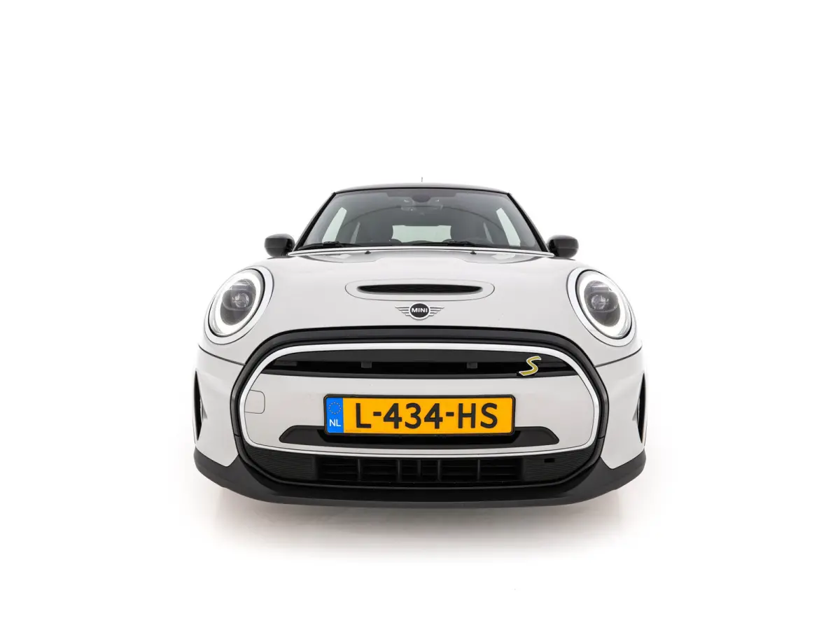 MINI Yours 33 kWh [3-Fase-11kW] {SoH-95%} (INCL-BTW) Aut. *HEATPUMP | LEATHER | HARMAN/KARDON | DIGI-COCKPIT | HEAD-UP | FULL-LED | NAVI-FULLMAP | HEATED-SPORTSEATS | DAB | CRUISE | KEYLESS 