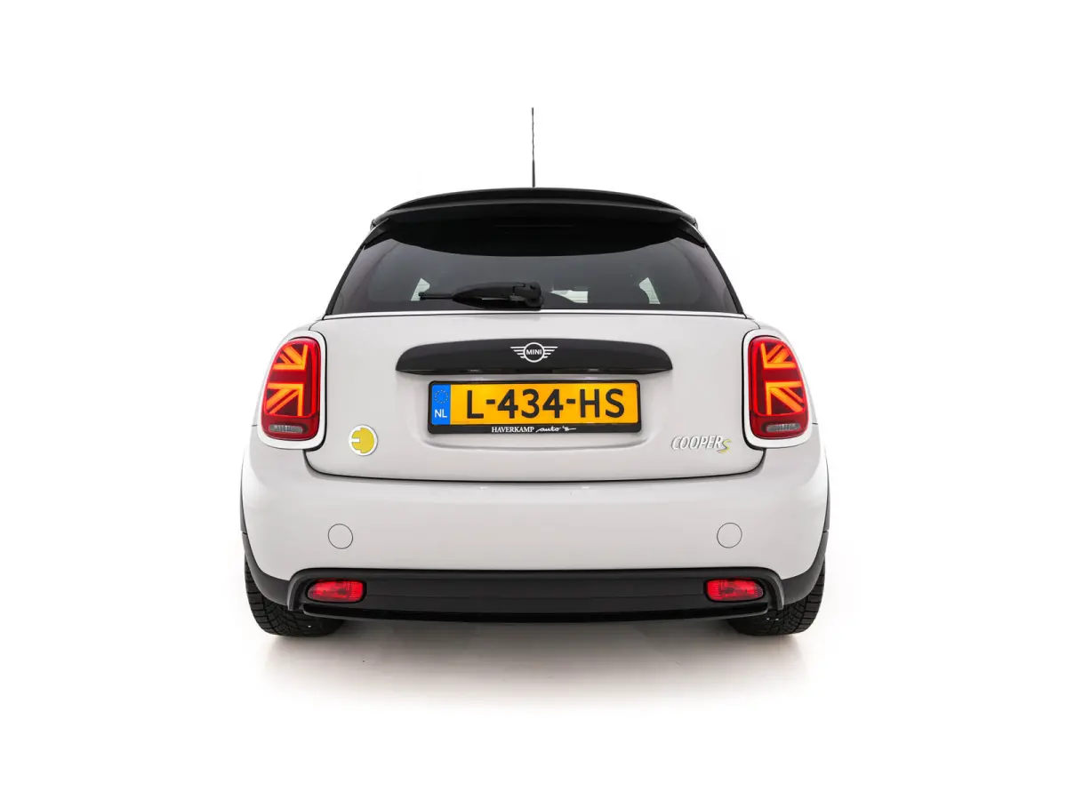 MINI Yours 33 kWh [3-Fase-11kW] {SoH-95%} (INCL-BTW) Aut. *HEATPUMP | LEATHER | HARMAN/KARDON | DIGI-COCKPIT | HEAD-UP | FULL-LED | NAVI-FULLMAP | HEATED-SPORTSEATS | DAB | CRUISE | KEYLESS 