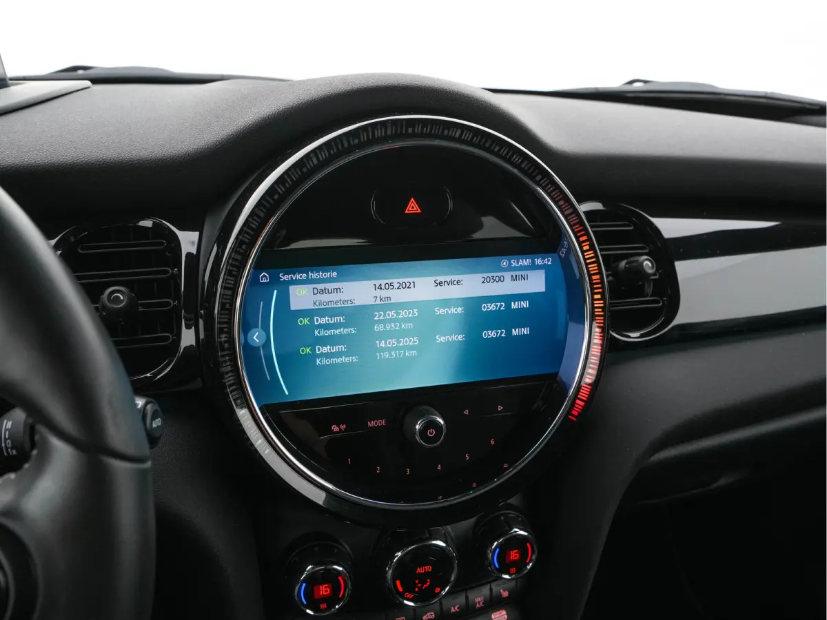 MINI Yours 33 kWh [3-Fase-11kW] {SoH-95%} (INCL-BTW) Aut. *HEATPUMP | LEATHER | HARMAN/KARDON | DIGI-COCKPIT | HEAD-UP | FULL-LED | NAVI-FULLMAP | HEATED-SPORTSEATS | DAB | CRUISE | KEYLESS 