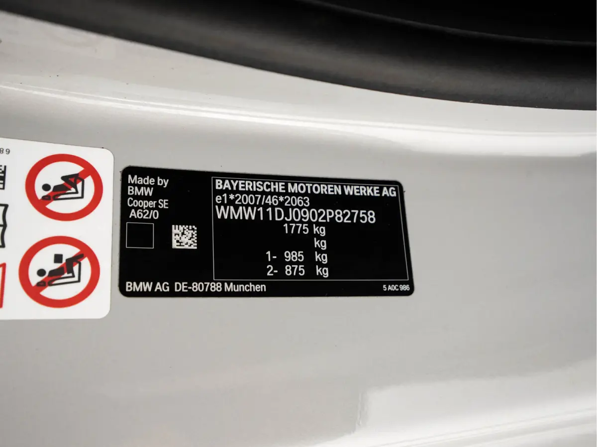 MINI Yours 33 kWh [3-Fase-11kW] {SoH-95%} (INCL-BTW) Aut. *HEATPUMP | LEATHER | HARMAN/KARDON | DIGI-COCKPIT | HEAD-UP | FULL-LED | NAVI-FULLMAP | HEATED-SPORTSEATS | DAB | CRUISE | KEYLESS 