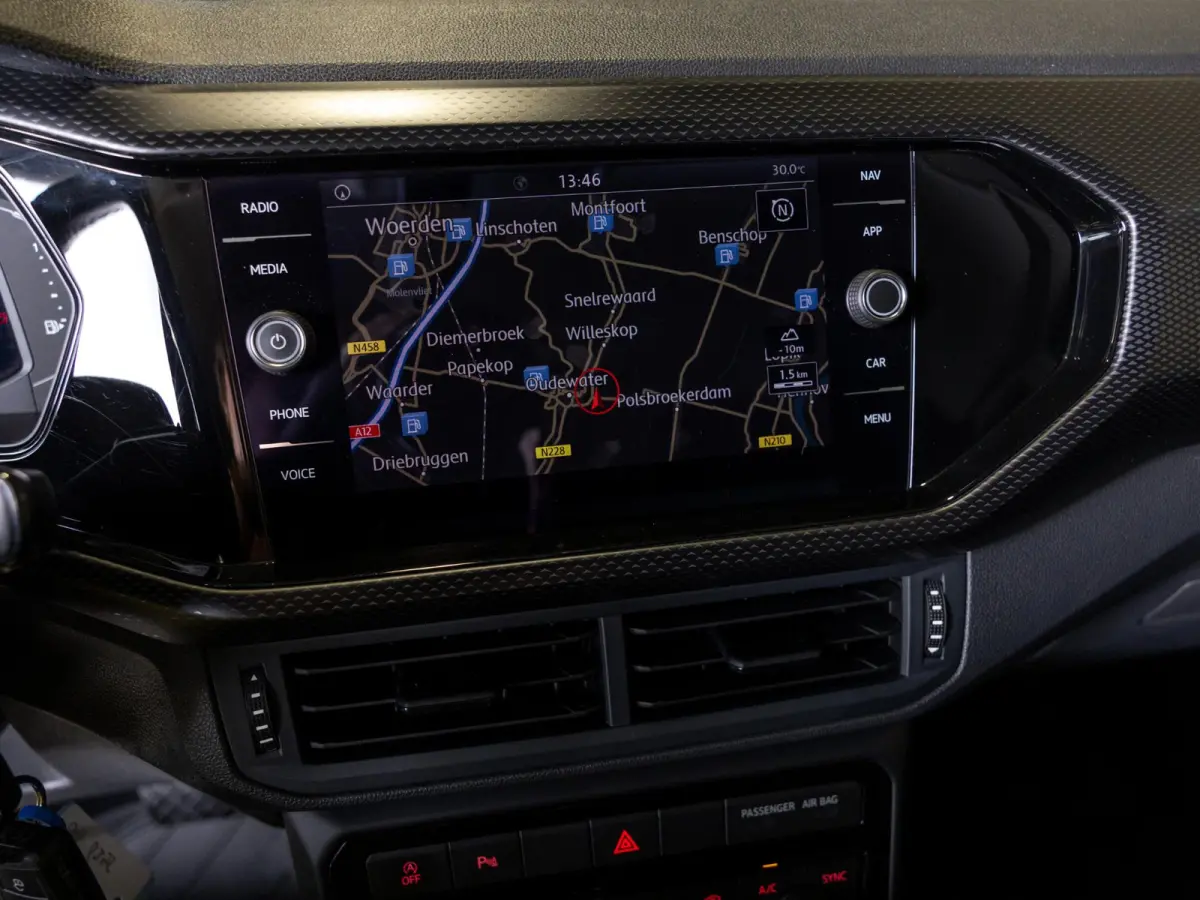 1.0 TSI Style Business R line 116pk / Navigatie / Stoelverwarming / Adaptieve cruise control / Apple carplay / Airco / Klimaatregeling /