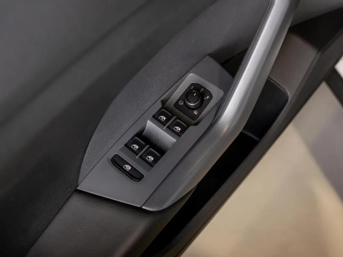 1.0 TSI Style Business R line 116pk / Navigatie / Stoelverwarming / Adaptieve cruise control / Apple carplay / Airco / Klimaatregeling /