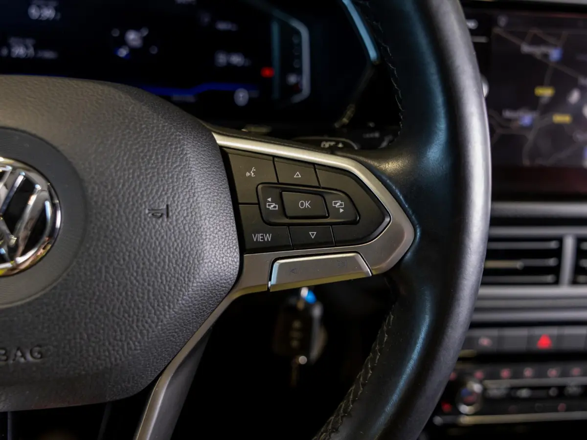 1.0 TSI Style Business R line 116pk / Navigatie / Stoelverwarming / Adaptieve cruise control / Apple carplay / Airco / Klimaatregeling /