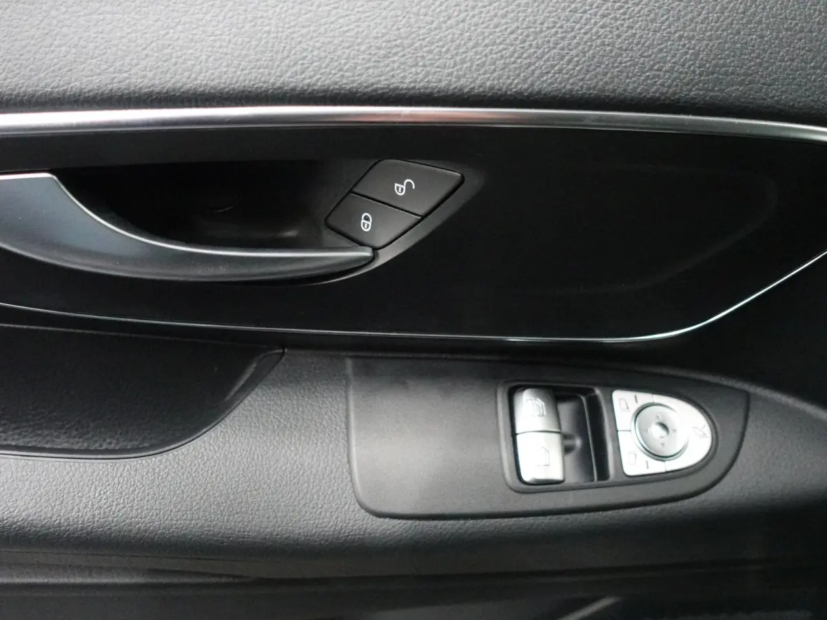 114 CDI L2 Select Automaat Dubbele Cabine NM Airco Apple Carplay/ Android auto Trekhaak Achterklep Parkeersensoren
