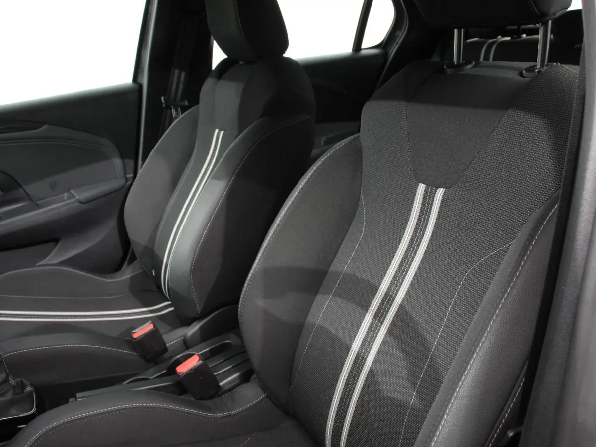 1.2 Turbo 100pk GS Nieuw model! Navigatie Apple Carplay/Android Auto Digitale Cockpit Airco Camera Parkeer sensoren V+A Cruise Control Lichtmetalen Velgen Dab